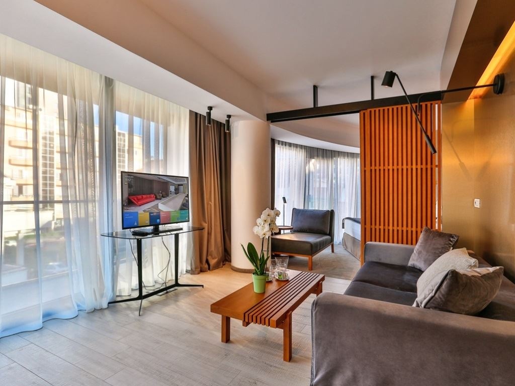 rooms-superior-suite-partial-sea-view