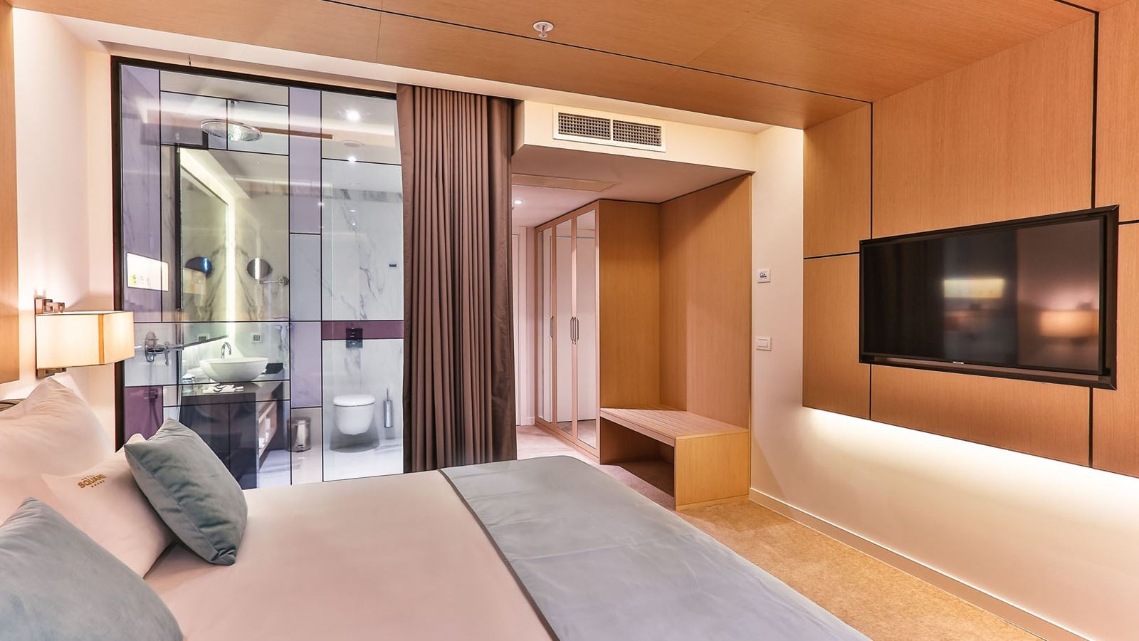 rooms-deluxe-room-sea-view