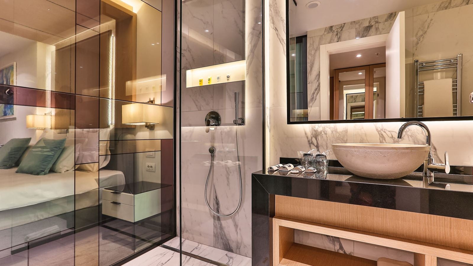 rooms-deluxe-room-sea-view