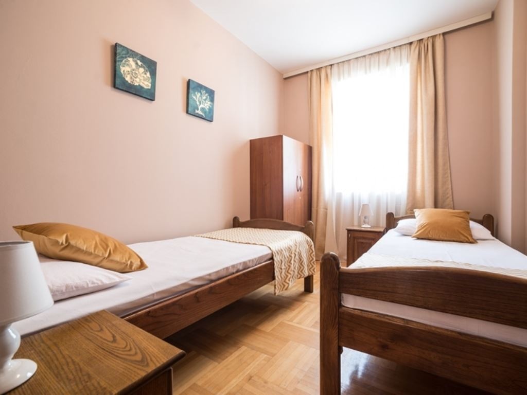 rooms-family-apartment