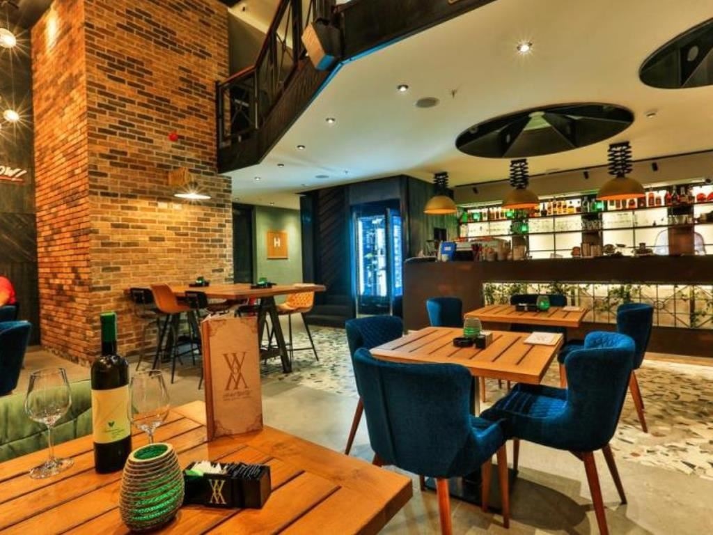 restaurants-wow-cafee-bar