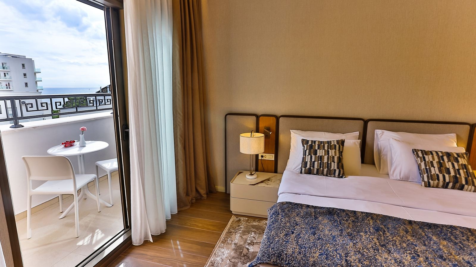 rooms-deluxe-double-room-with-extrabed