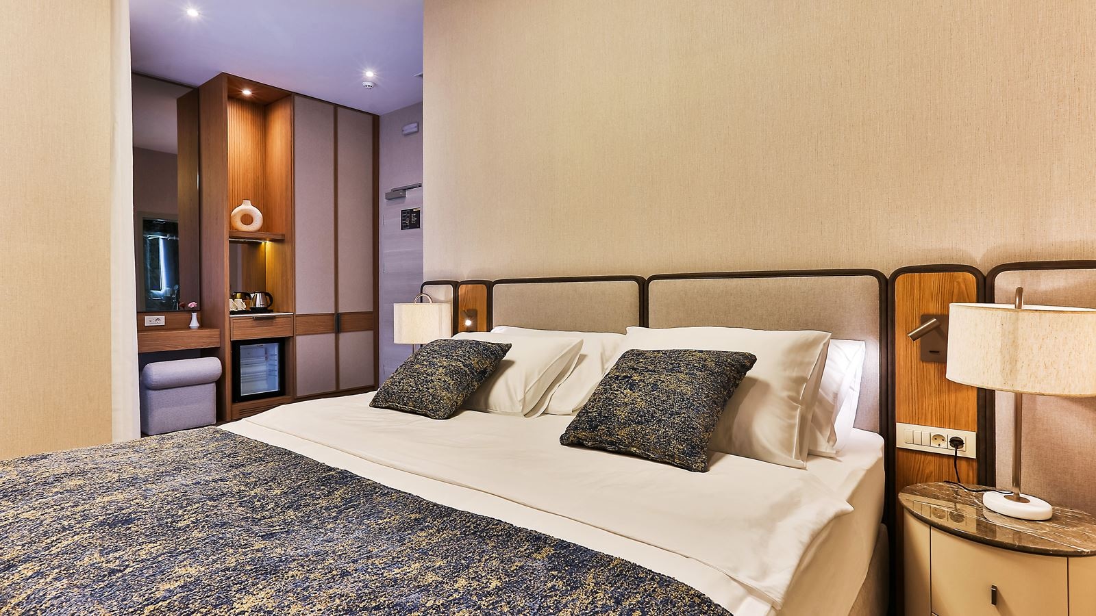 rooms-superior-double-room