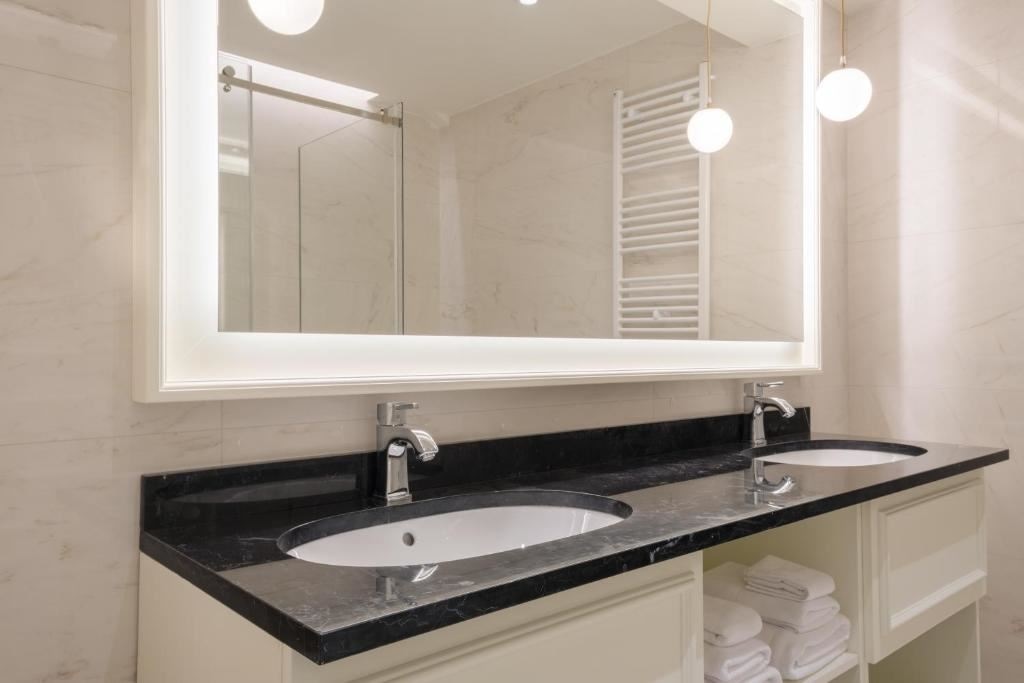 rooms-heritage-premium-sea-view-suite