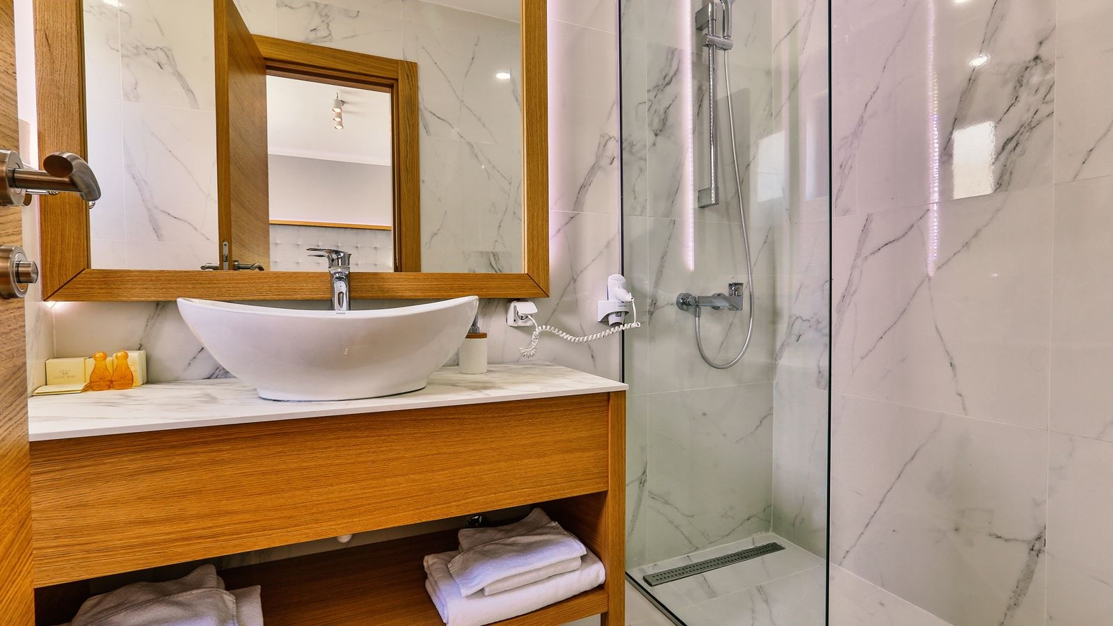 rooms-double-room-economy