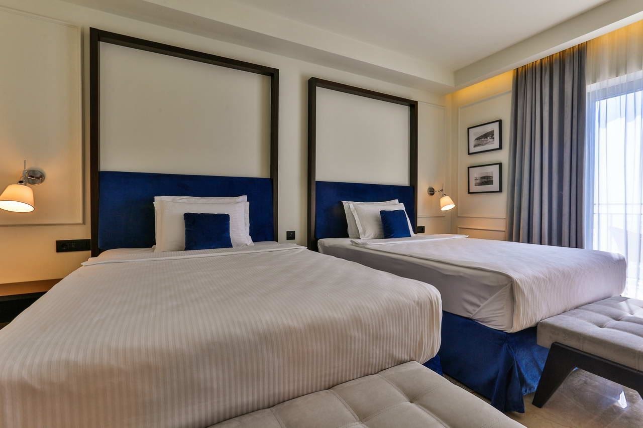 rooms-family-room-sea-view