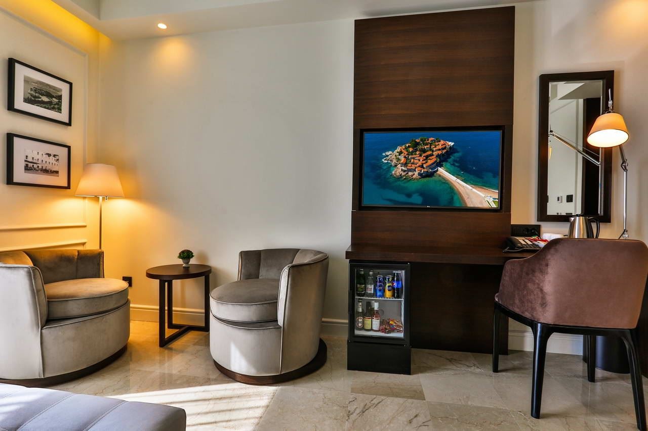 rooms-family-room-sea-view