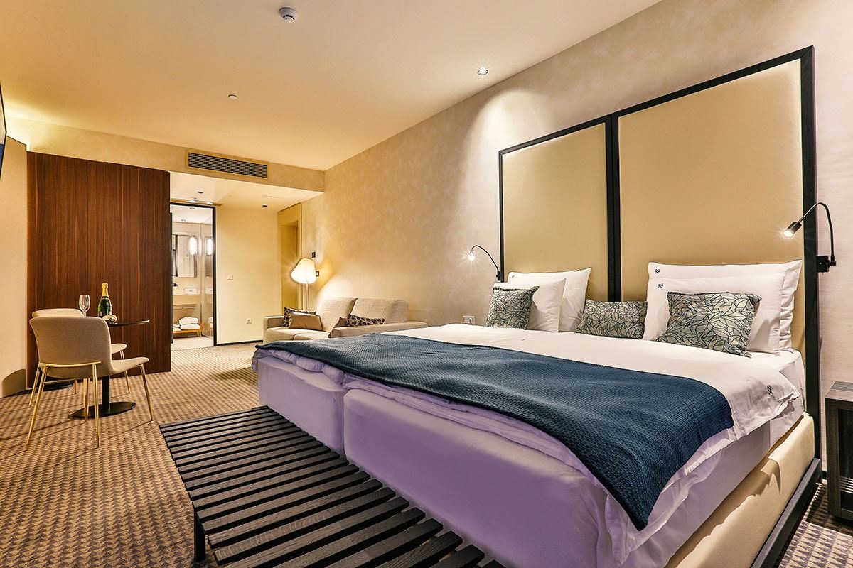 rooms-family-room-with-sea-view