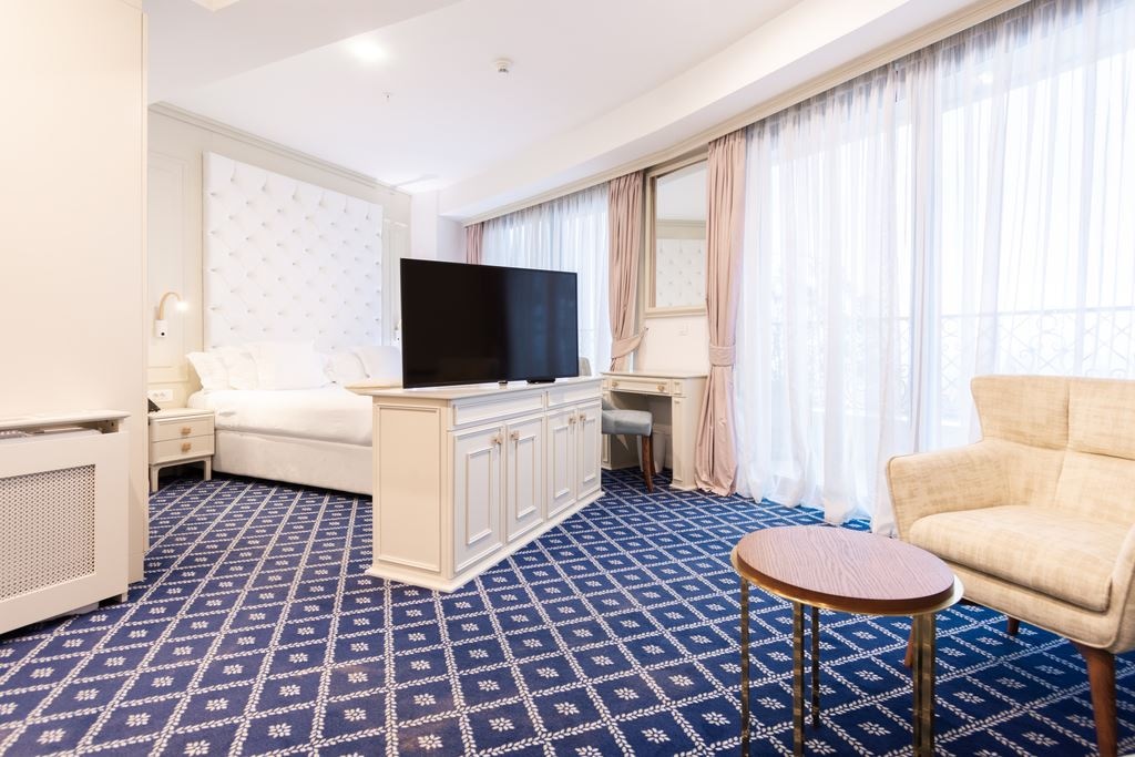 rooms-junior-suite-side-sea-view