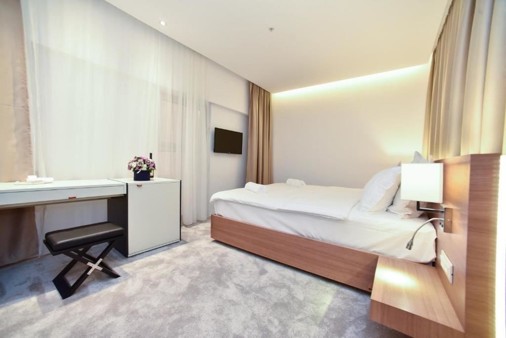 rooms-standard-room-atrium-view