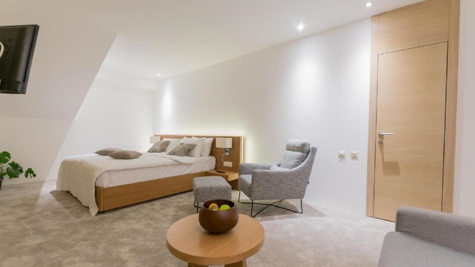 rooms-junior-suite-atrium-view