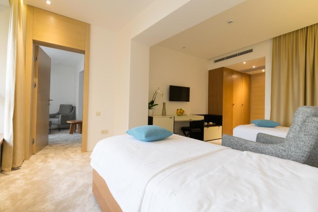 rooms-family-suite-garden-view