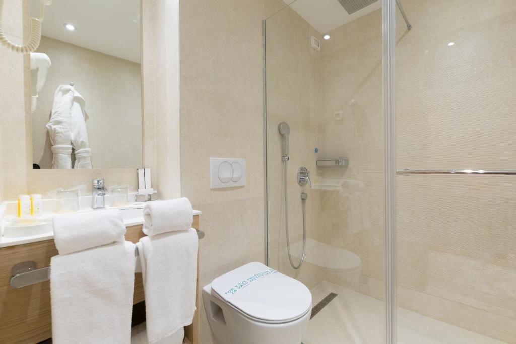 rooms-family-suite-garden-view