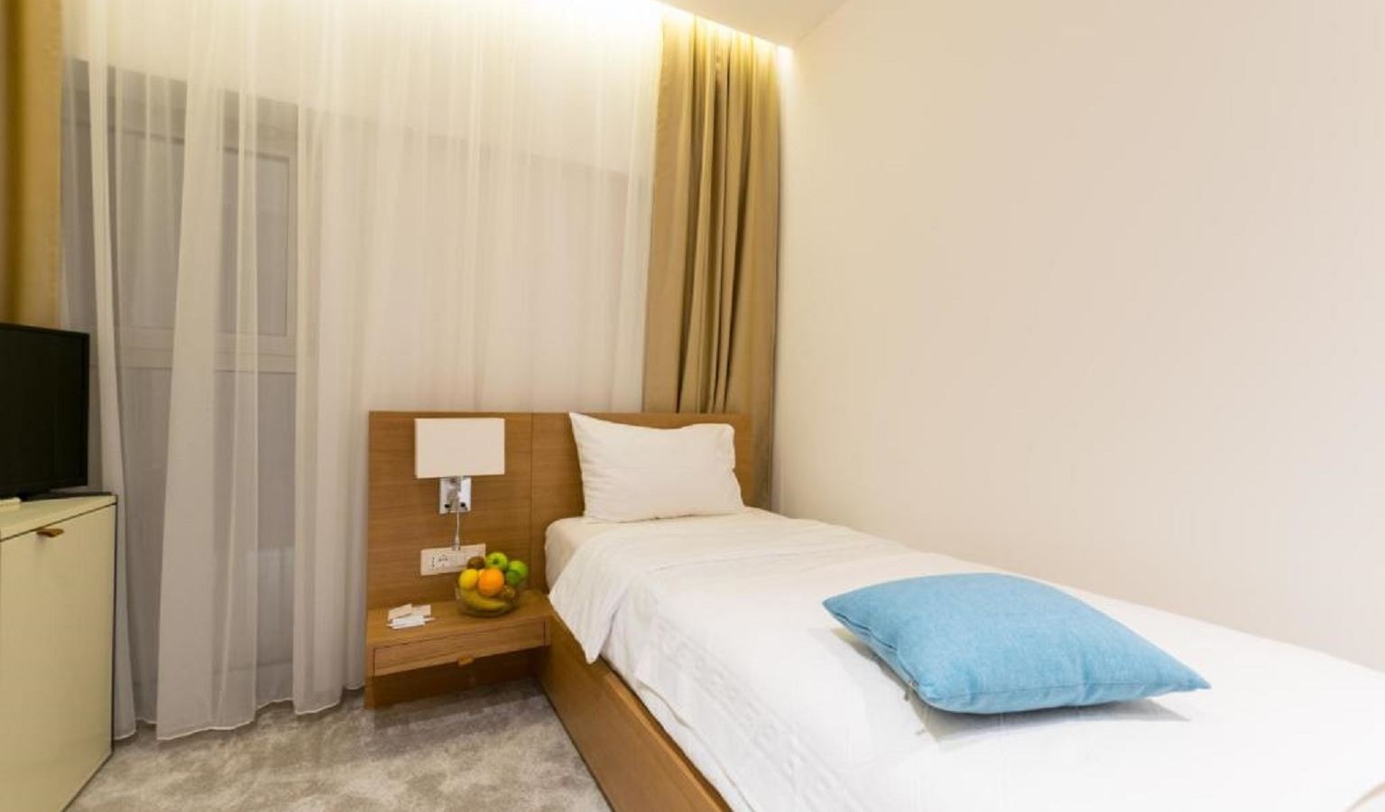 rooms-single-room-atrium-view