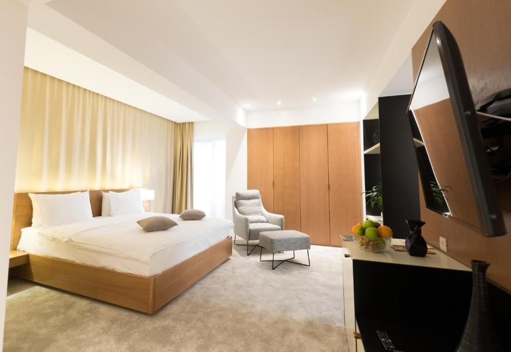 rooms-comfort-suite-partial-sea-view-balcony