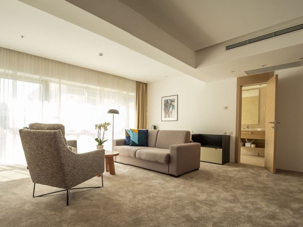 rooms-comfort-suite-partial-sea-view-balcony