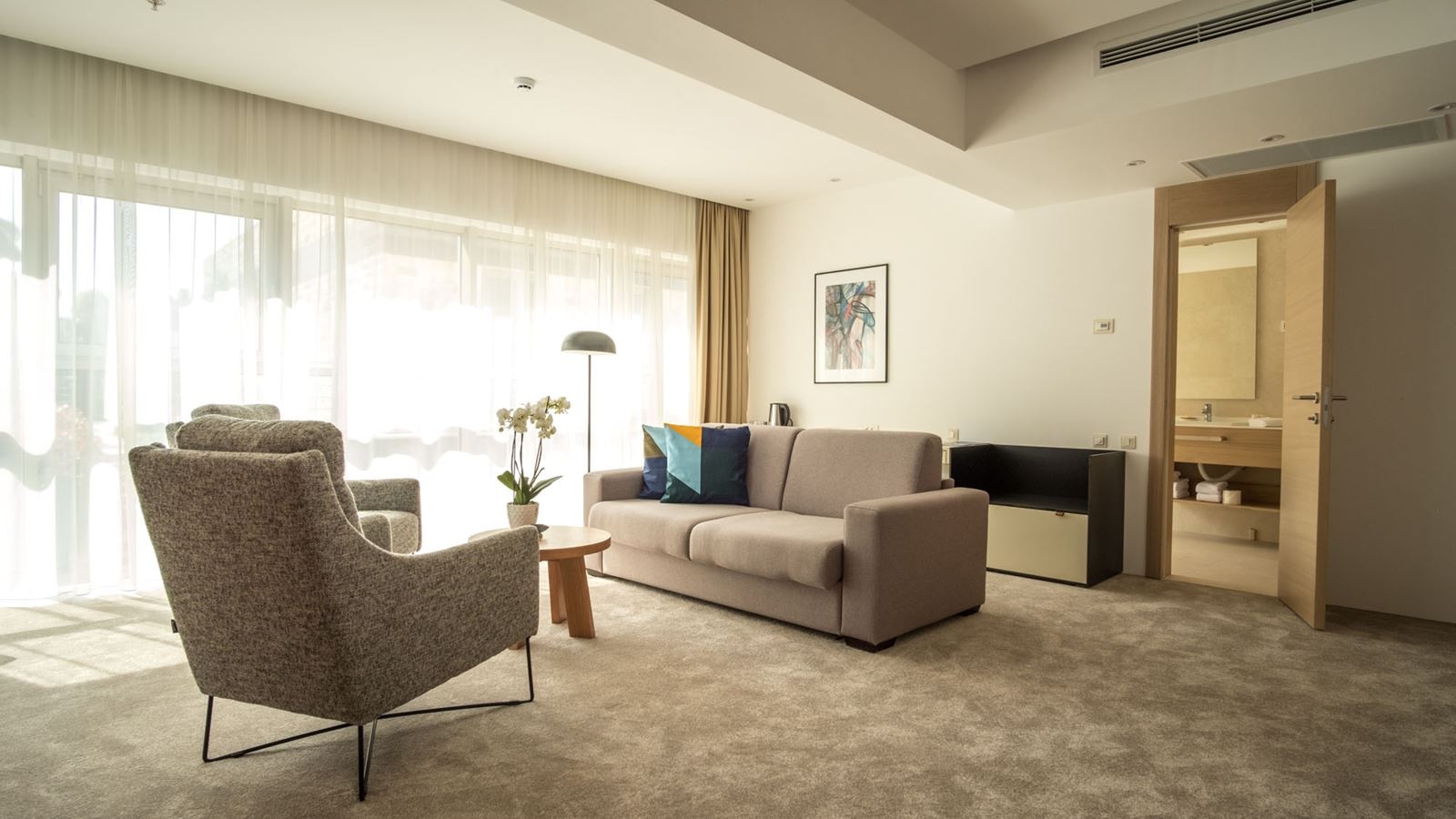 rooms-comfort-suite-partial-sea-view-balcony