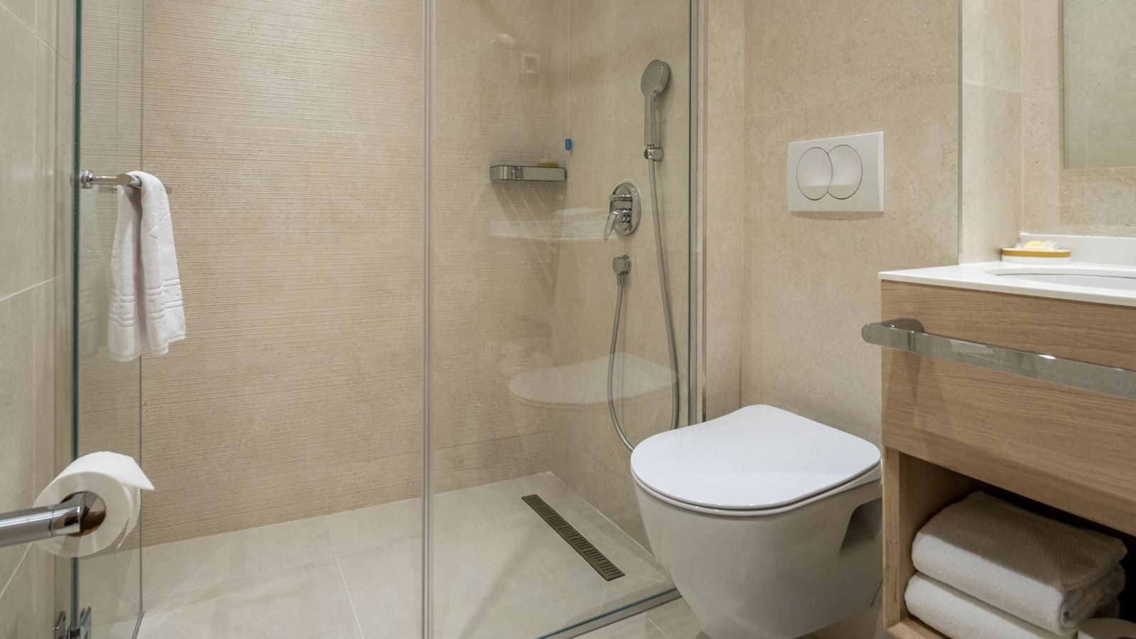 rooms-family-suite-garden-view