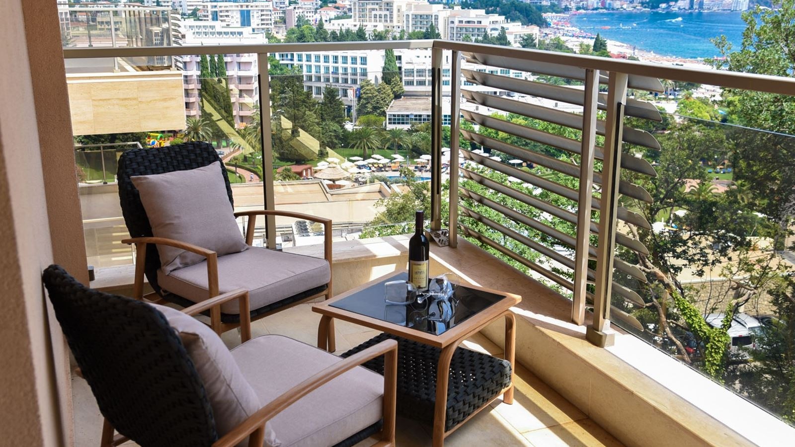 rooms-superior-room-partial-sea-view-balcony