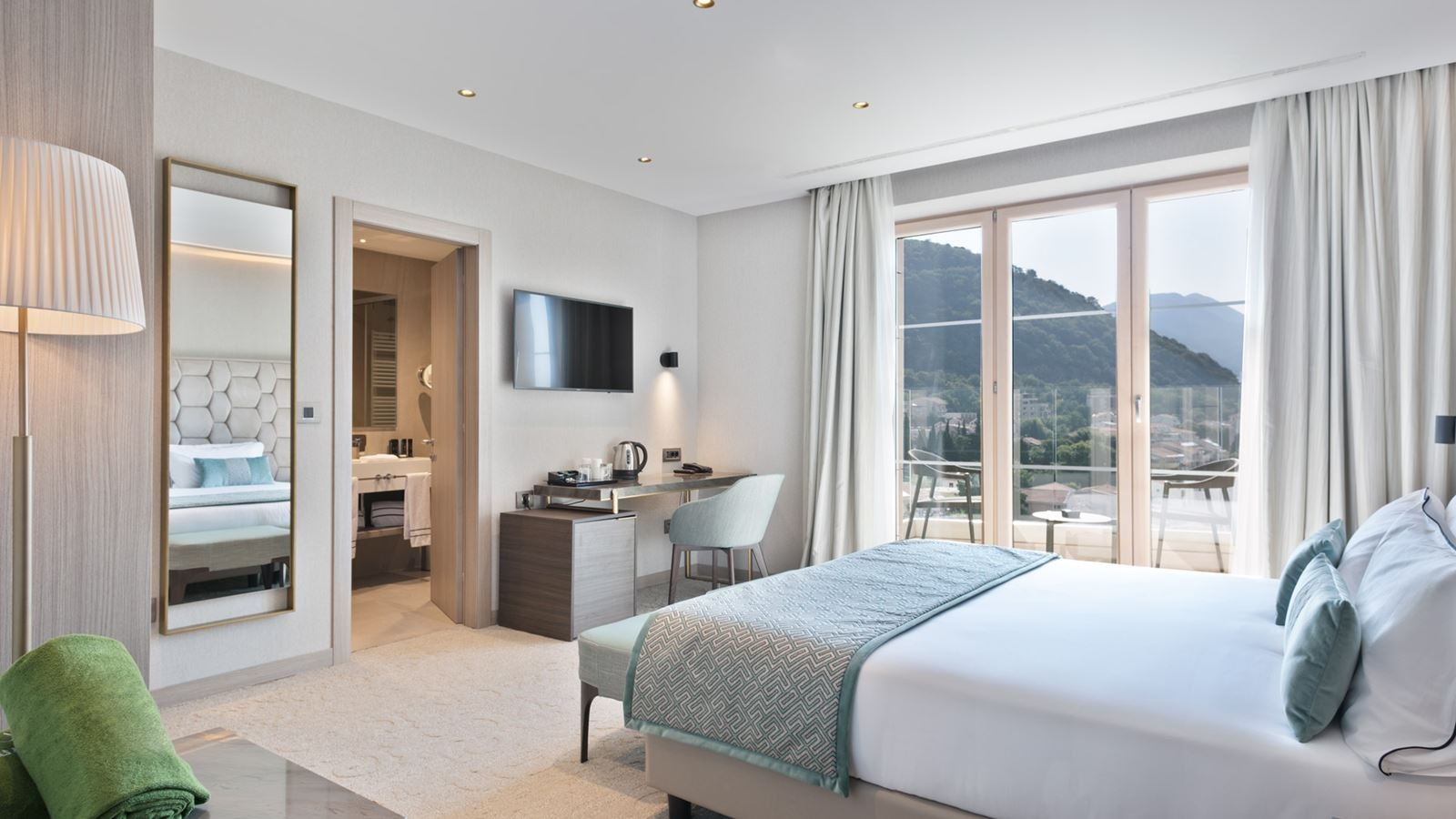 rooms-deluxe-room-mountain-view