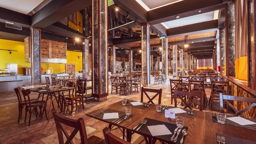 restaurants-restaurants