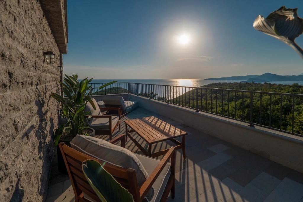 rooms-connecting-room-with-big-terrace-4-pax