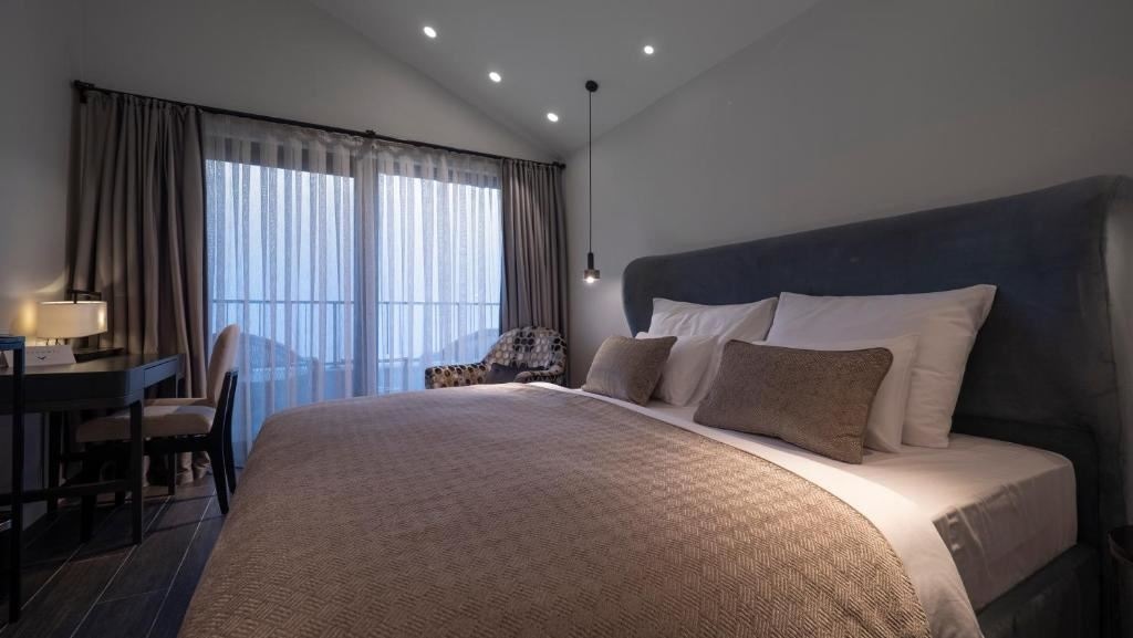 rooms-connecting-room-with-balcony-4-pax