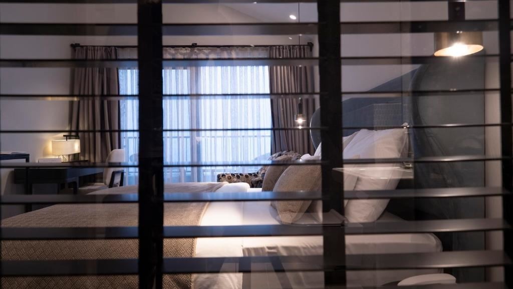 rooms-connecting-room-with-balcony-4-pax