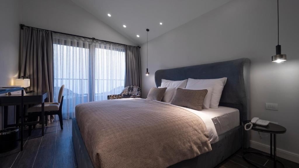 rooms-connecting-room-with-balcony-4-pax