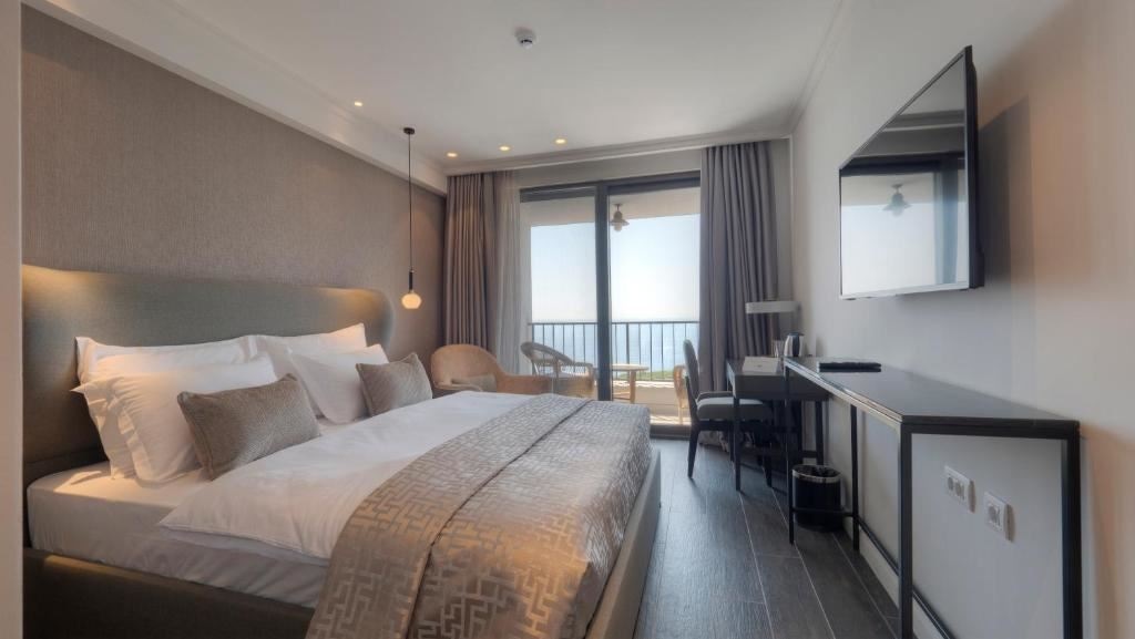 rooms-connecting-room-with-balcony-4-pax