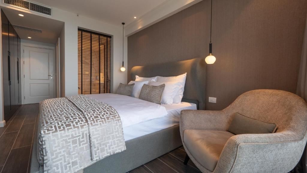 rooms-connecting-room-with-balcony-4-pax