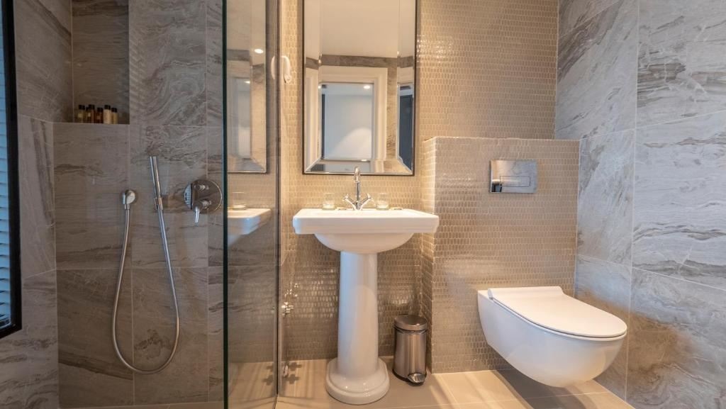 rooms-connecting-room-with-balcony-4-pax