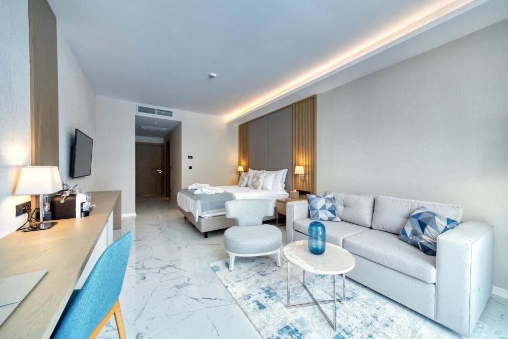 rooms-regency-suite-sea-view-with-hot-tub