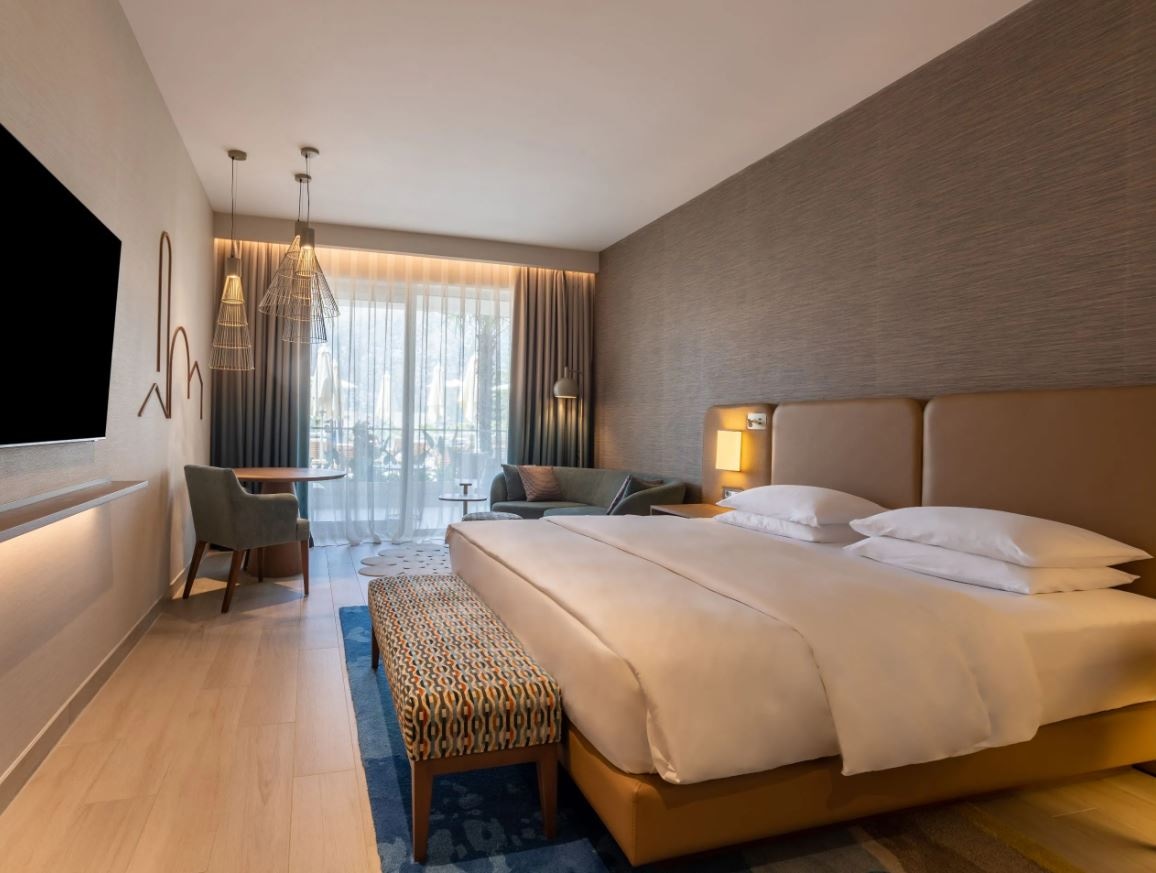 rooms-1-king-bed-pool-view-deluxe