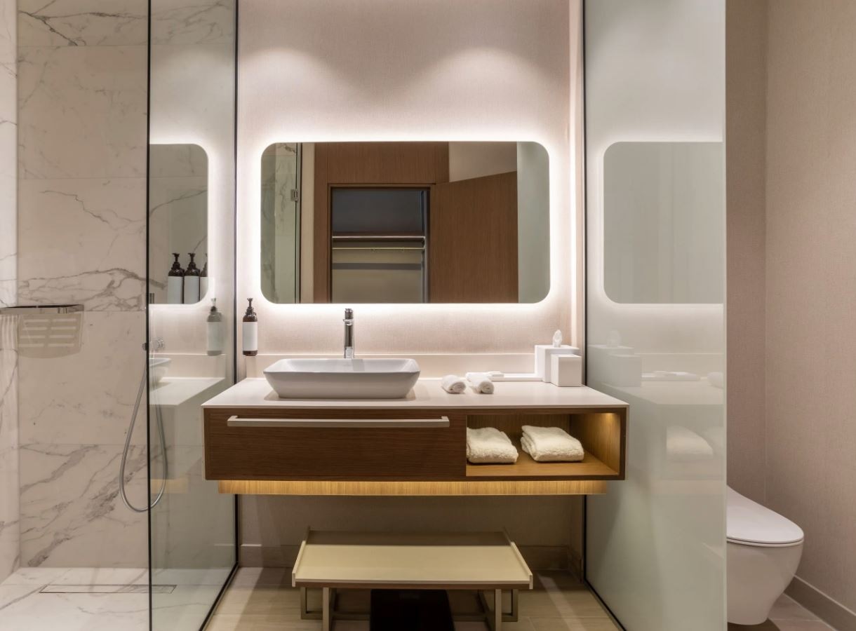 rooms-1-king-bed-pool-view-deluxe