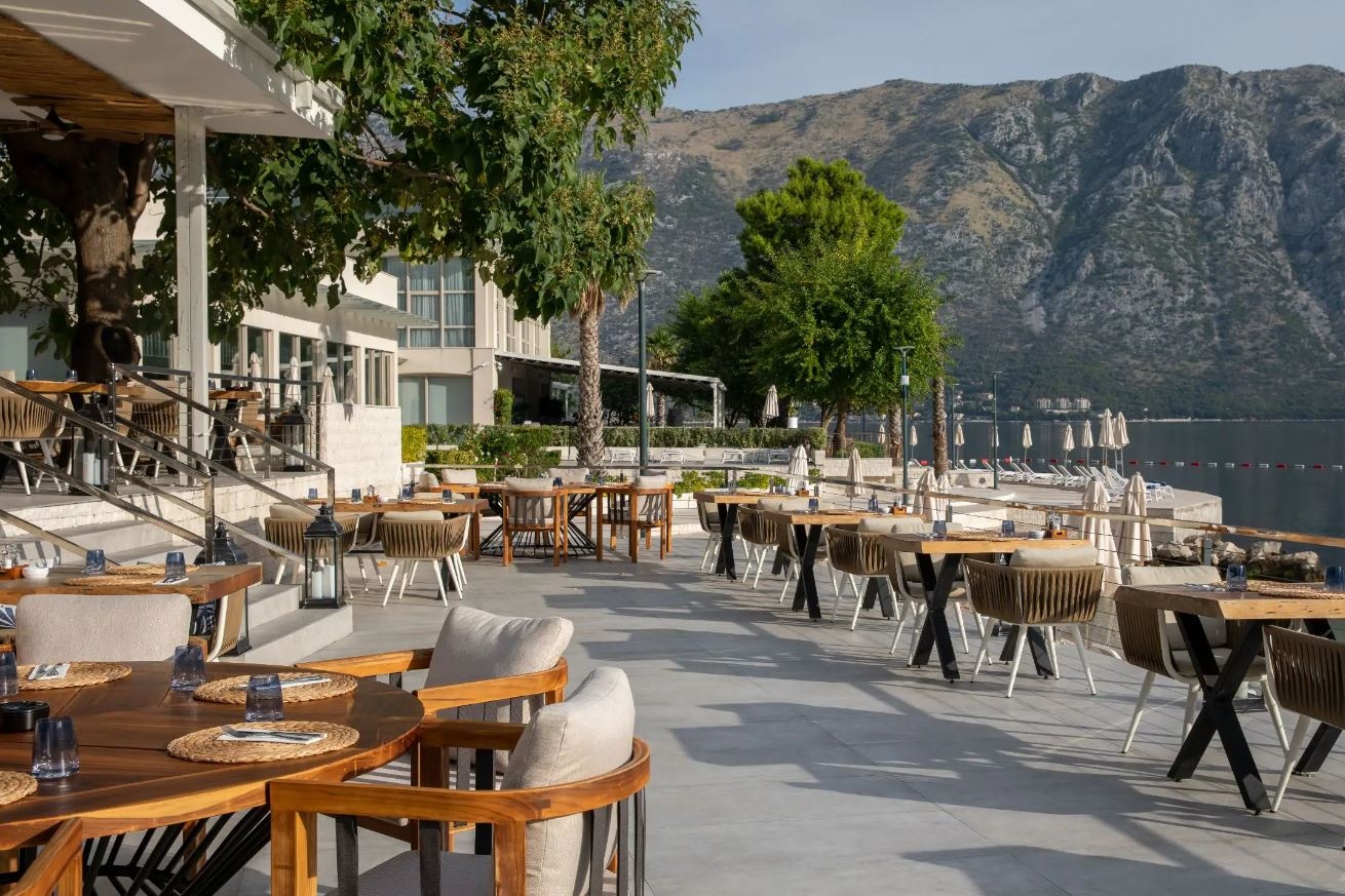 restaurants-main-restaurant-blue