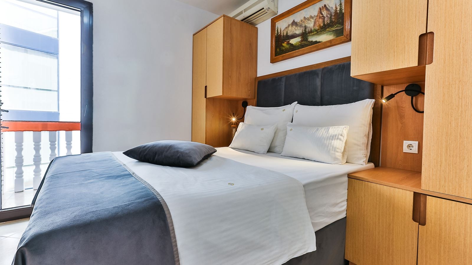 rooms-small-double-room