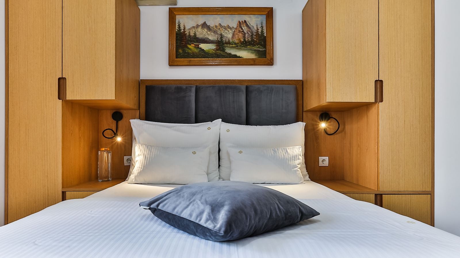 rooms-small-double-room