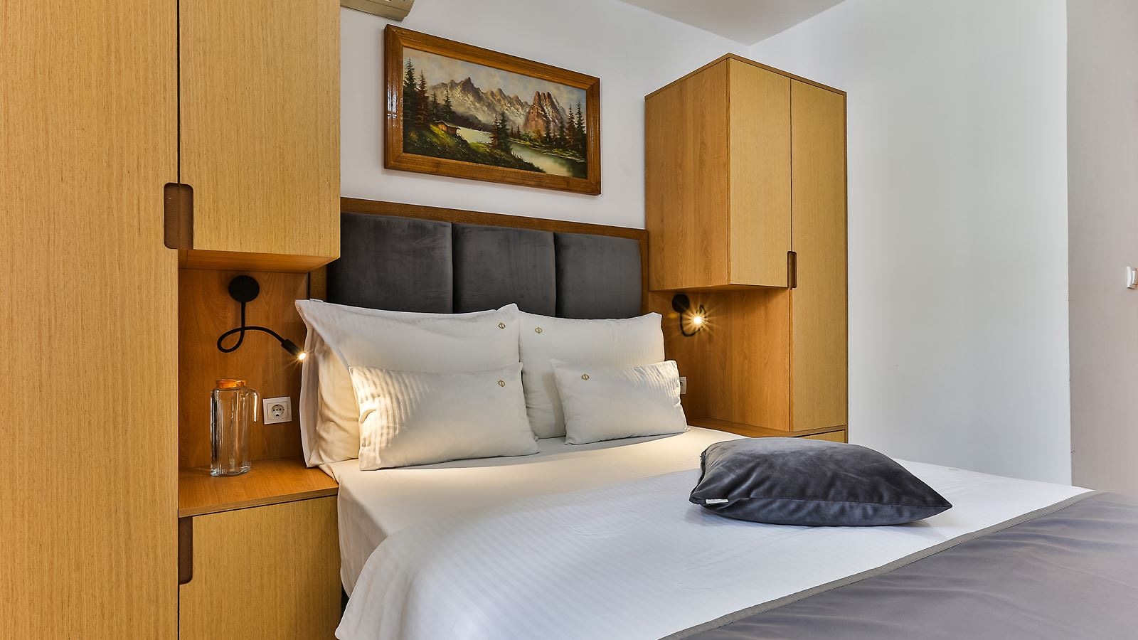 rooms-small-double-room