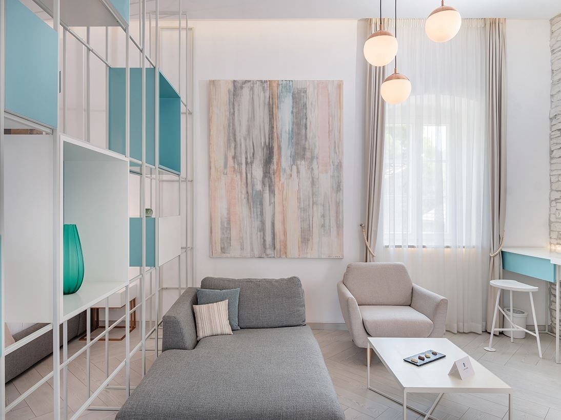 rooms-deluxe-single-room-historical-building