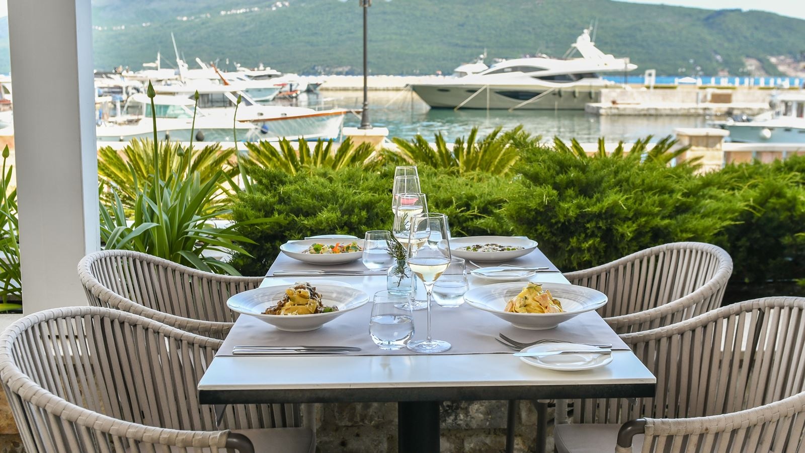 restaurants-restaurants