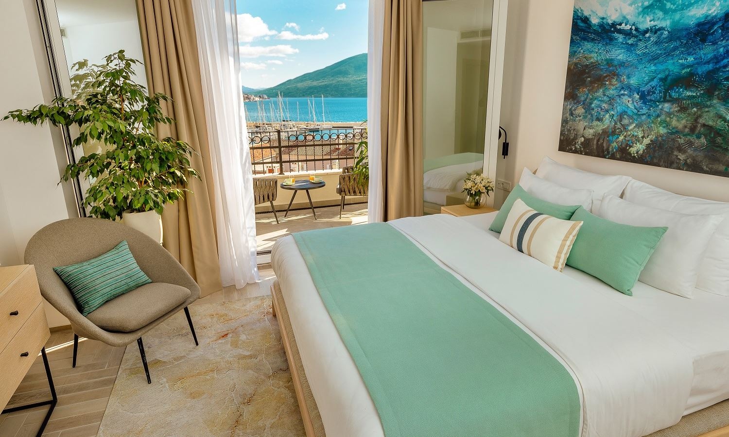 rooms-studio-sea-view-balcony-contemporary-building