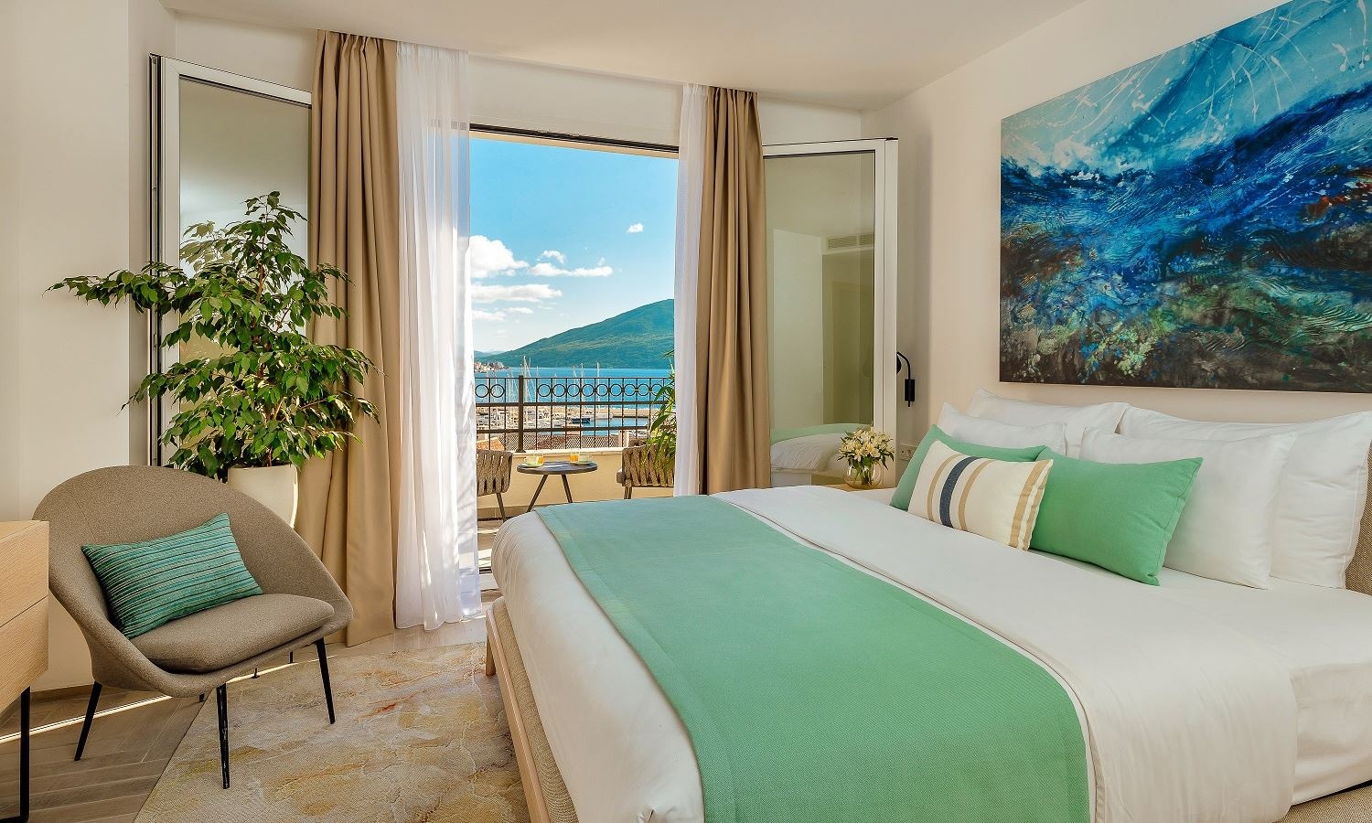 rooms-studio-sea-view-balcony-contemporary-building