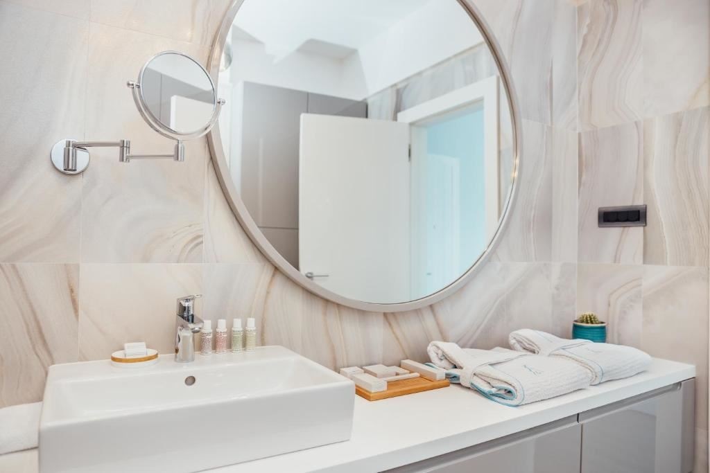 rooms-studio-land-view