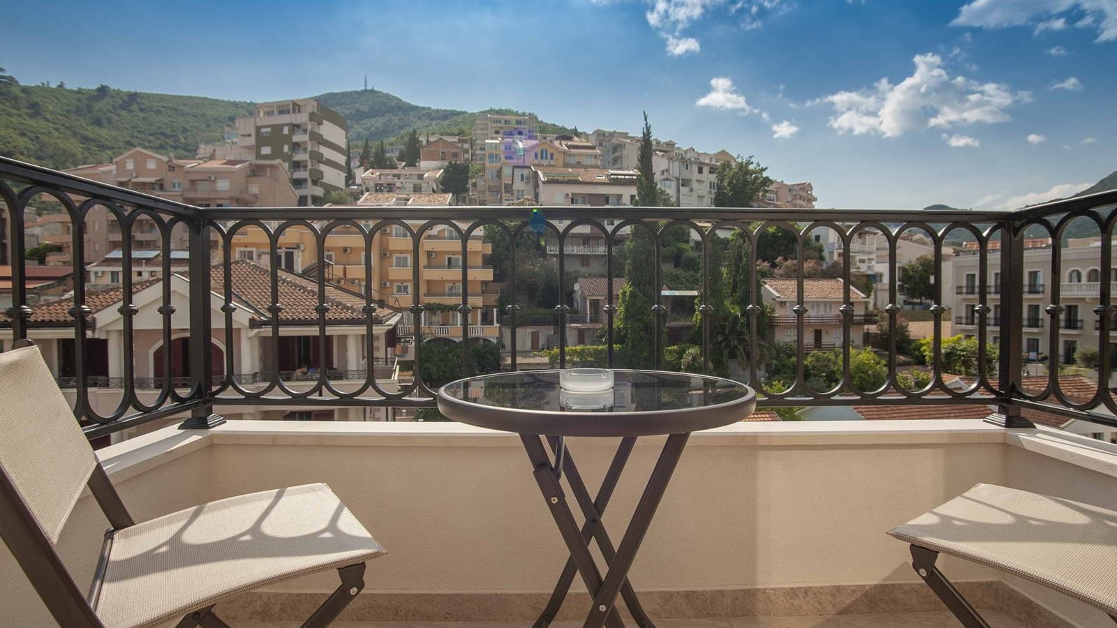 rooms-standard-double-room-french-balcony