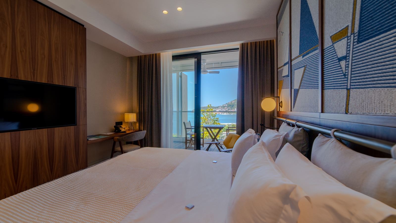 rooms-deluxe-room-sea-view-with-terrace