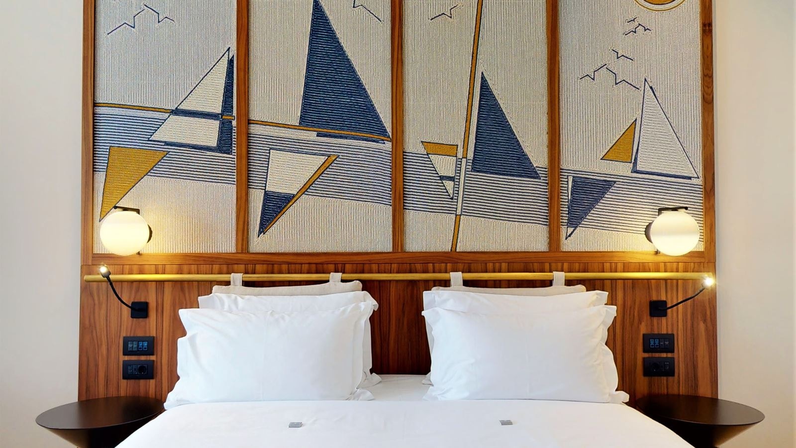 rooms-deluxe-room-sea-view