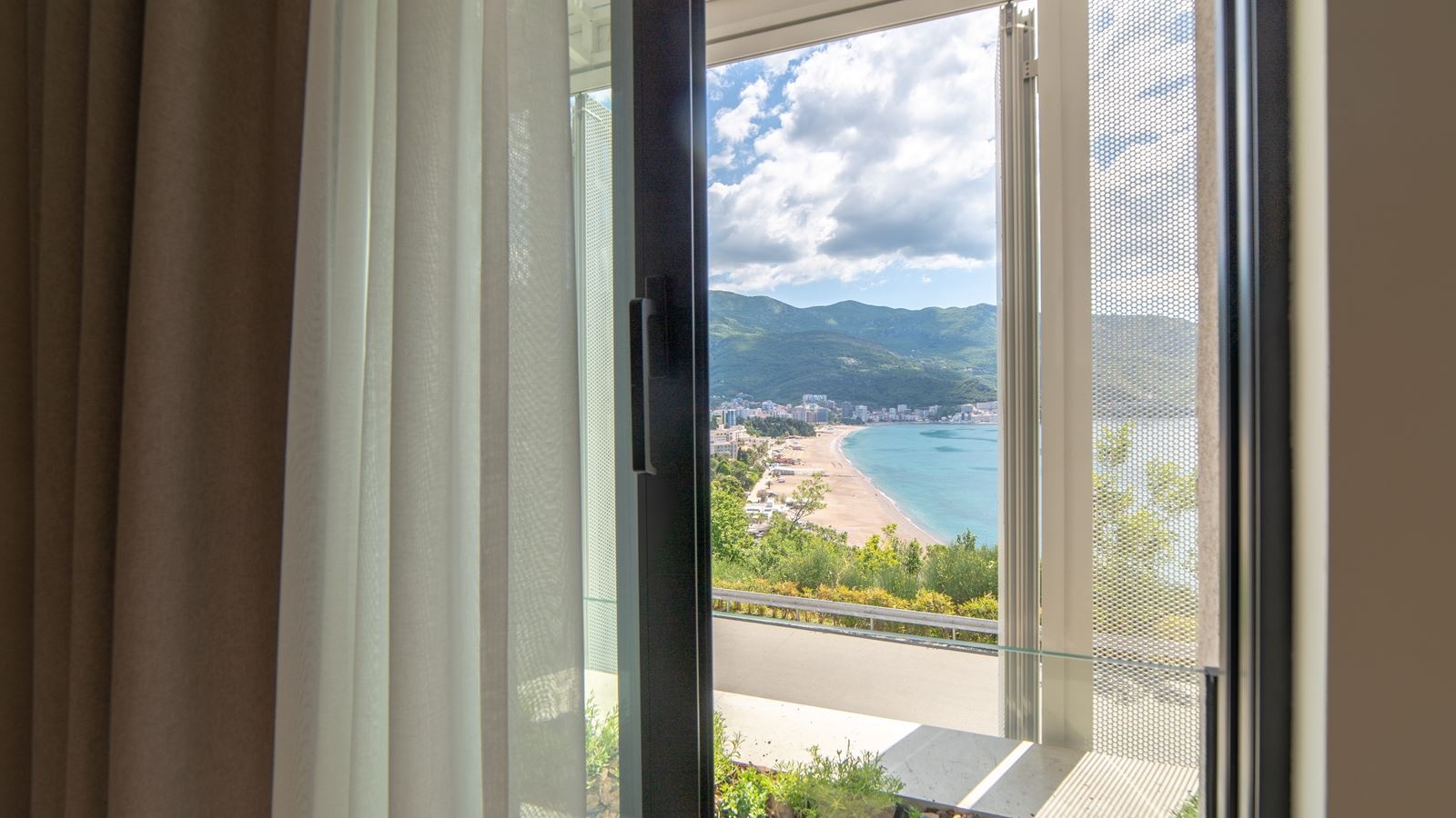 rooms-deluxe-room-sea-view
