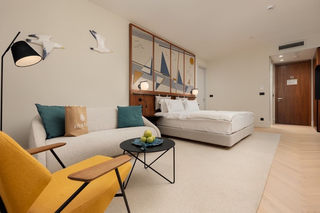 rooms-club-room-sea-view-with-terrace