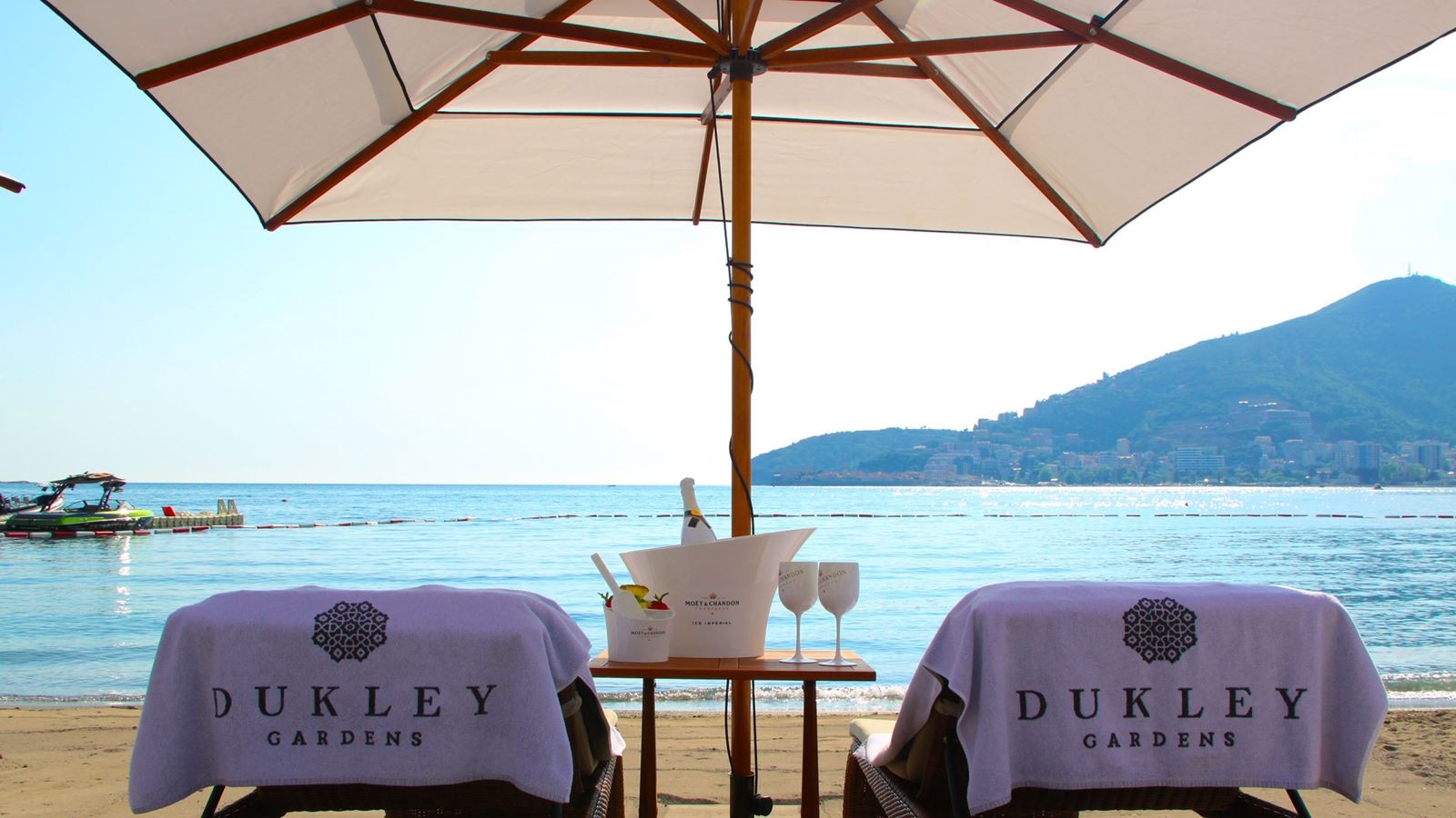 bars-beach-bar--moët-and-chandon-beach-bar